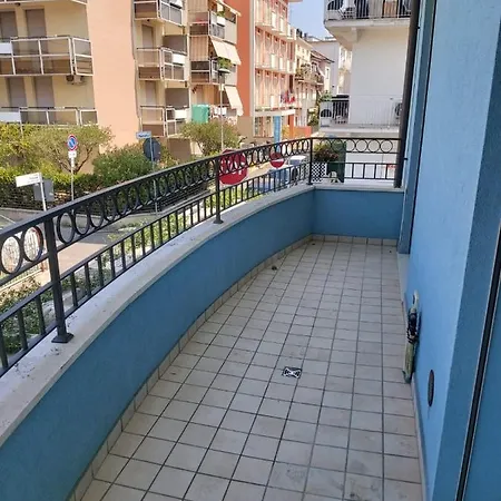 A Casa Di Alessandra Marina Centro Appartamento